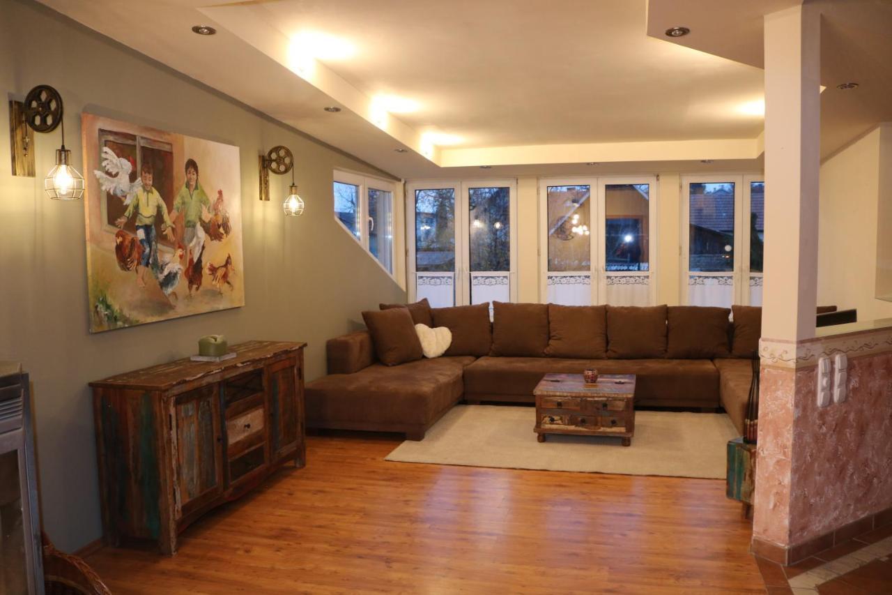 Helle, Offene Dachgeschosswohnung Mit Terrasse Oberloisdorf ภายนอก รูปภาพ