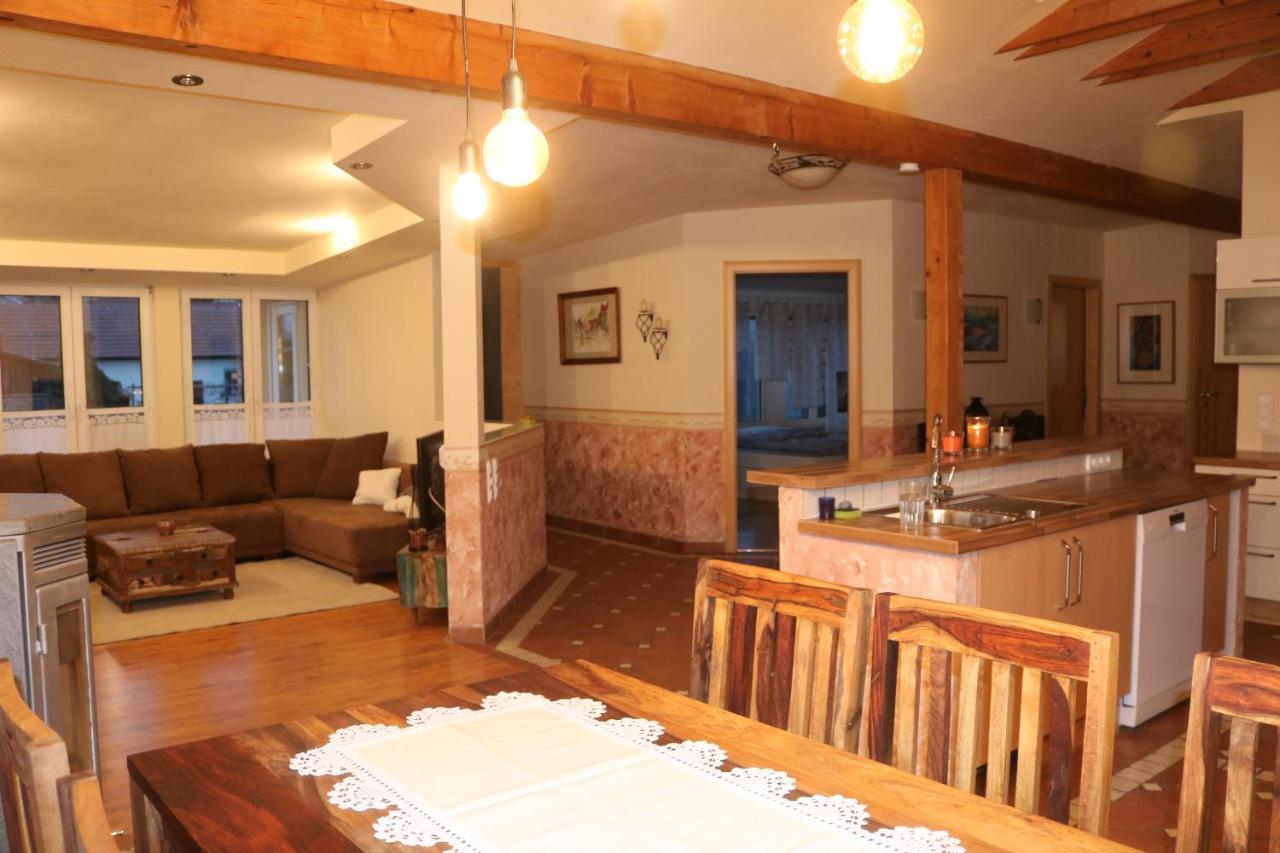 Helle, Offene Dachgeschosswohnung Mit Terrasse Oberloisdorf ภายนอก รูปภาพ