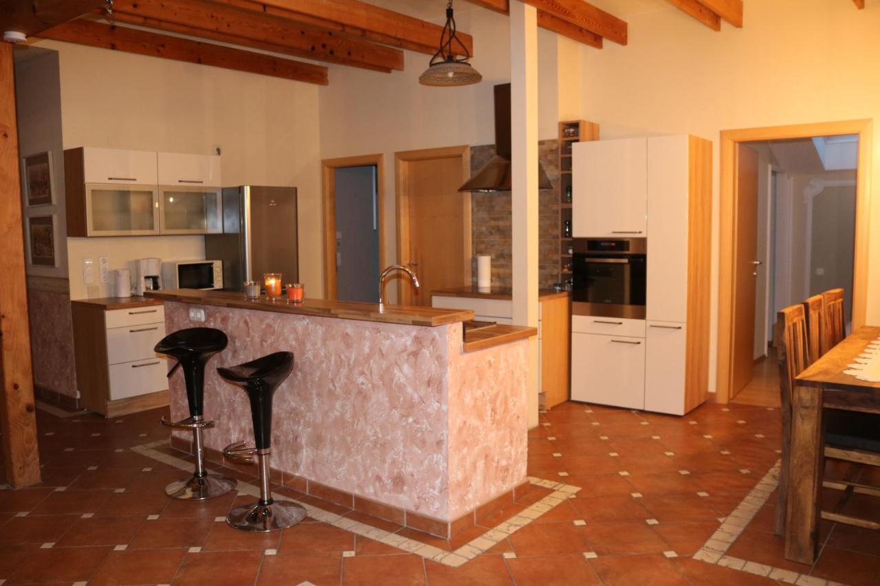 Helle, Offene Dachgeschosswohnung Mit Terrasse Oberloisdorf ภายนอก รูปภาพ
