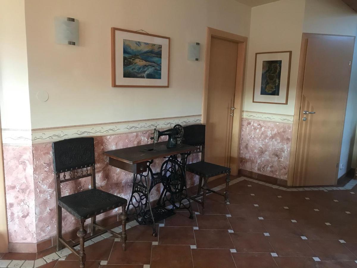 Helle, Offene Dachgeschosswohnung Mit Terrasse Oberloisdorf ภายนอก รูปภาพ
