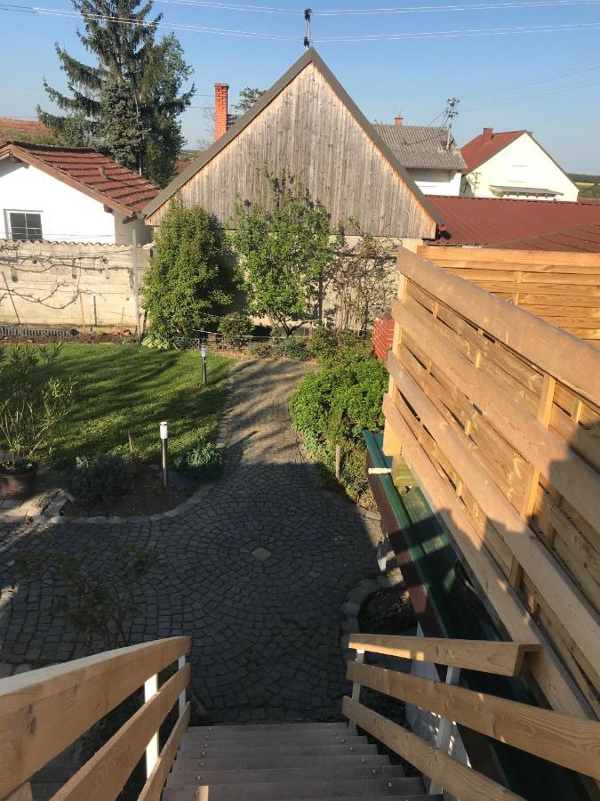 Helle, Offene Dachgeschosswohnung Mit Terrasse Oberloisdorf ภายนอก รูปภาพ